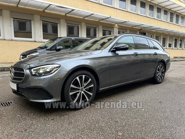 Rental Mercedes-Benz E220d 4MATIC AMG equipment in the Bresso airport