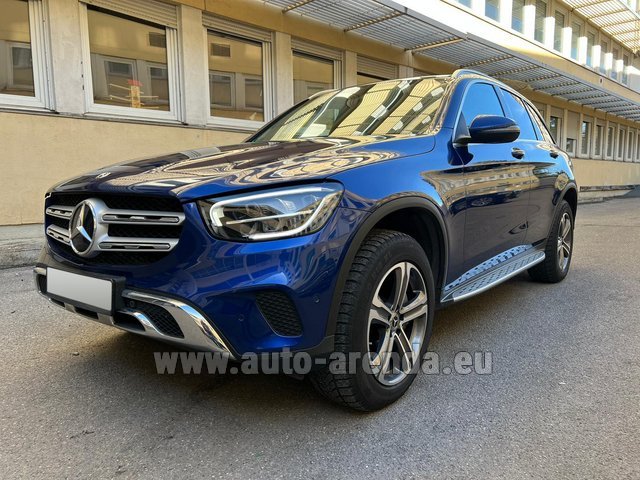 Rental Mercedes-Benz GLC 200 4MATIC AMG equipment in the Milano Linate airport (LIN)