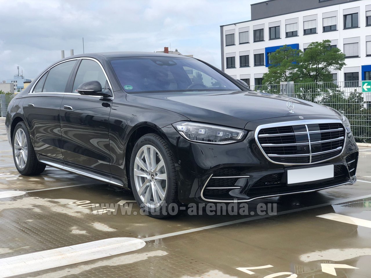 Аренда Мерседес-Бенц S-Class S 350 Long 4Matic Diesel AMG комплектация W223  в Миланском аэропорту Мальпенса | Авто-Аренда