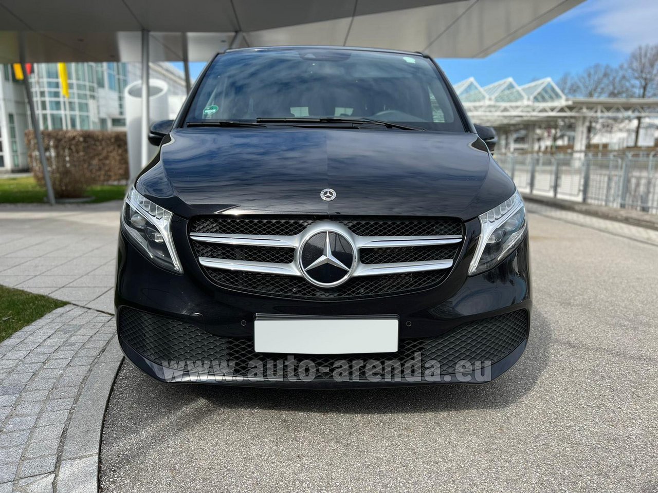 Аренда Мерседес-Бенц V-Class (Viano) V300d 4MATIC Extra Long (1+7 pax) в  Миланском аэропорту Мальпенса | Авто-Аренда