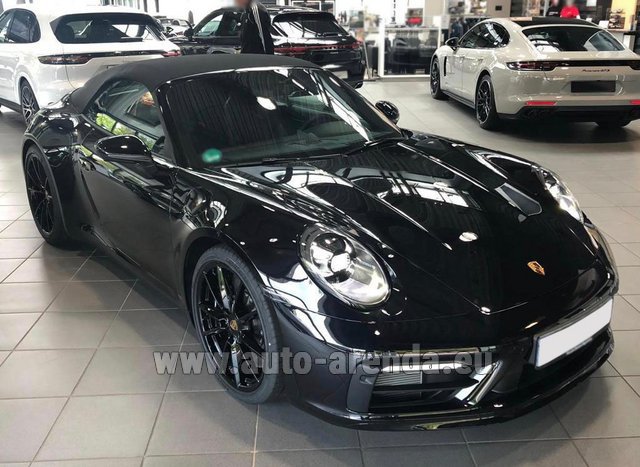 Rental Porsche 911 Carrera 4S Cabriolet (black) in Milano Lombardia