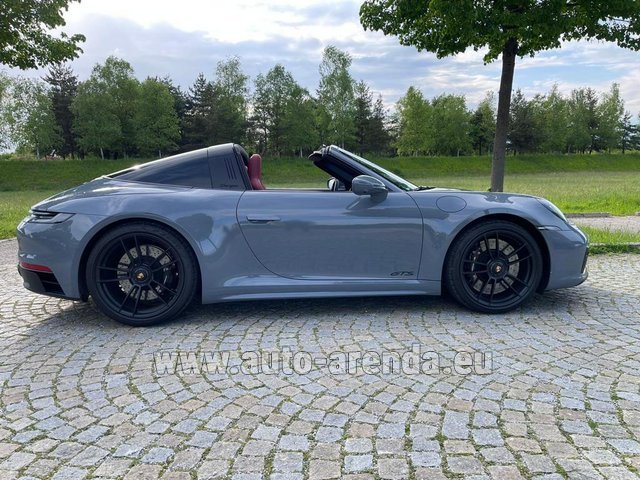 Rental Porsche 911 Targa 4S in Milano Lombardia