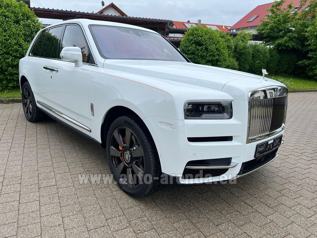 Аренда Роллс-Ройс Cullinan White в Миланском аэропорту Мальпенса | Авто- Аренда