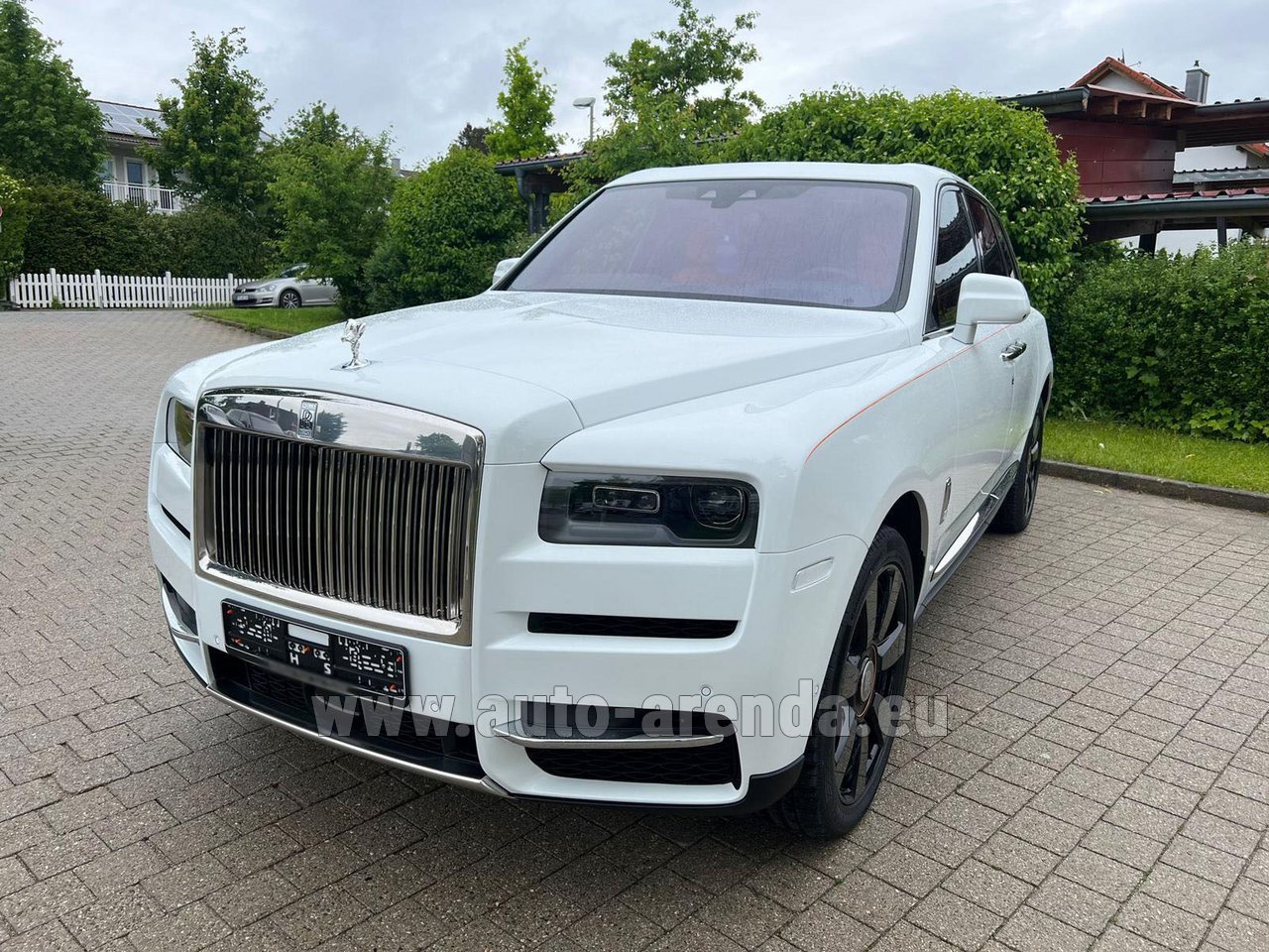 Аренда Роллс-Ройс Cullinan White в Миланском аэропорту Мальпенса | Авто- Аренда