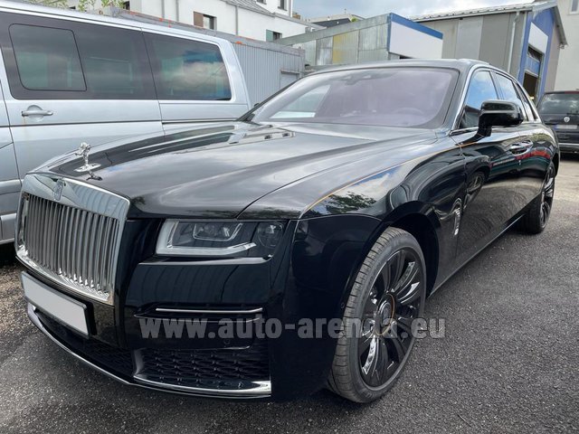Rental Rolls-Royce GHOST in the Milan Central Train Station