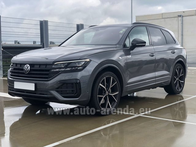 Rental Volkswagen Touareg R-Line in the Milano Linate airport (LIN)